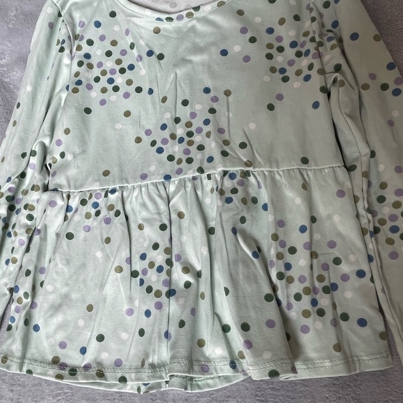 Crown of Hearts Green Long Sleeve Peplum Tee with Speckle Pattern - Picture 3 of 4